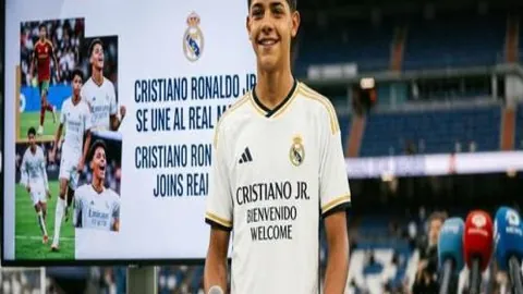 吴前斩获15分7助攻6篮板，余嘉豪两记三分，浙江3-2逆袭上海晋级四强